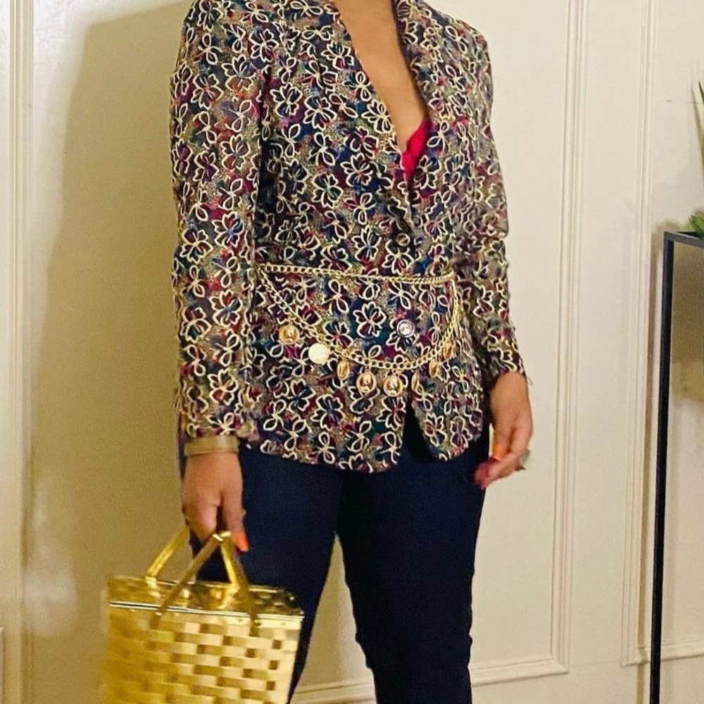 Super cute embroidered shiny blazer